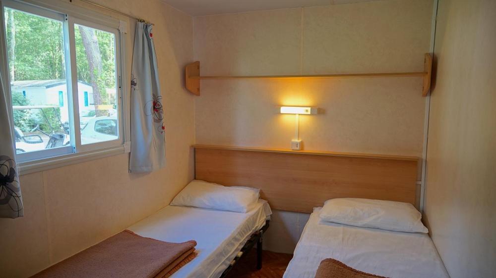 Les Pins De La Coubre Hotel Les Mathes Room photo